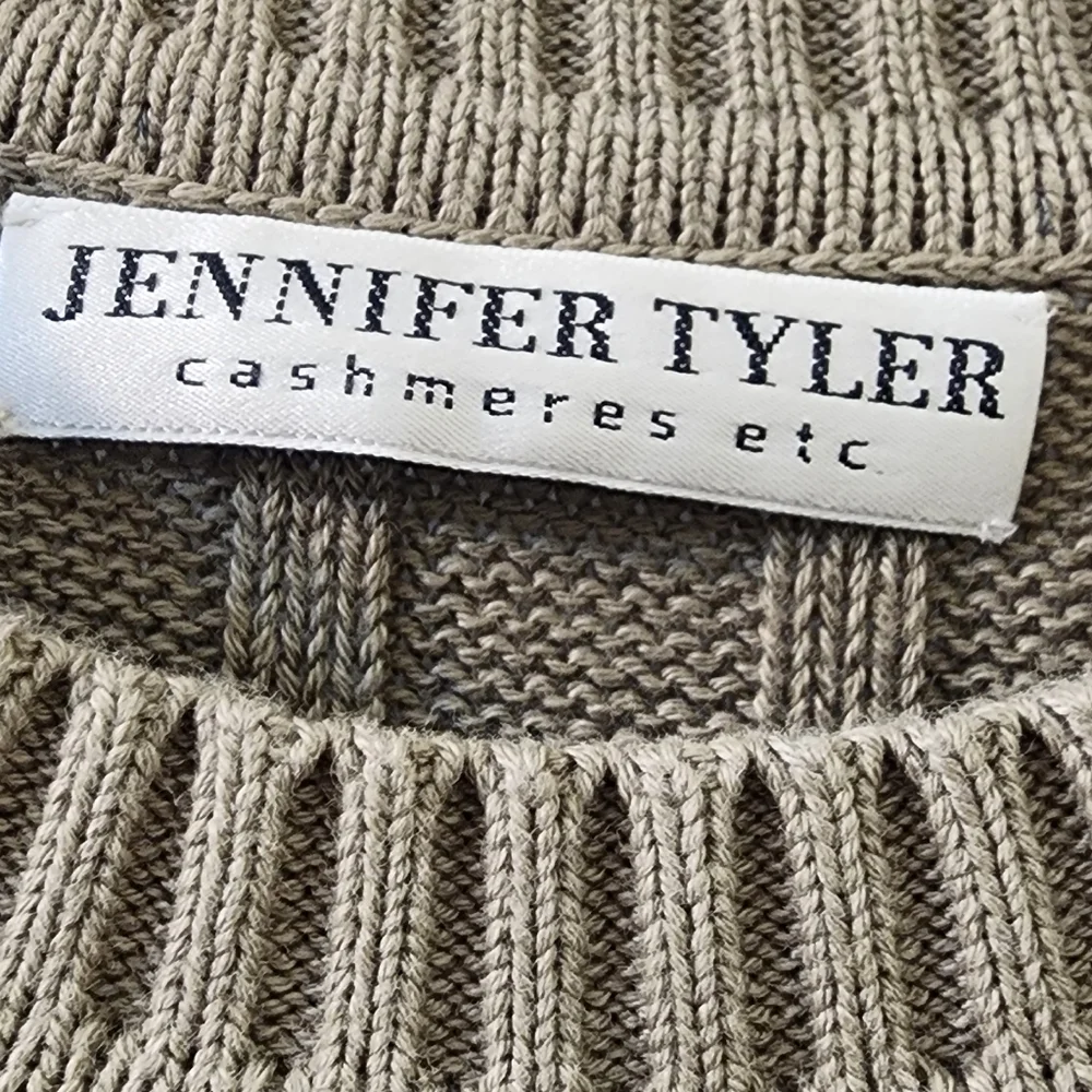 Men's Gray and Tan Sweater‎
